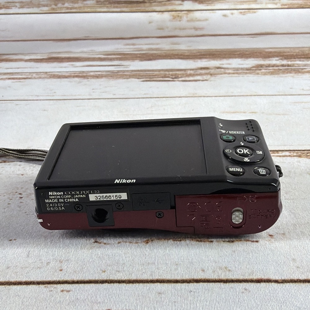 Nikon COOLPIX L22 Digital Camera Red Parts Only Lens Error No Parts or Repair - Picture 4 of 4